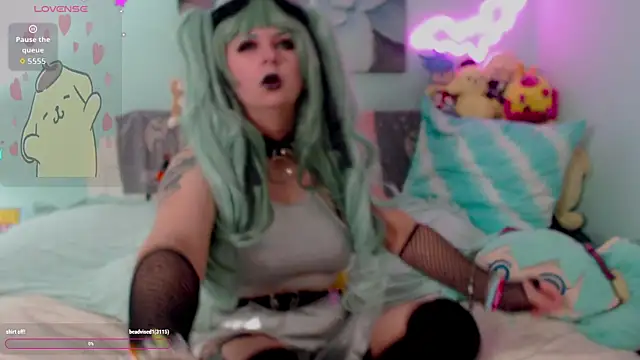 Snapshot of starsaturn chatting on 10-18-25, 03:31 starsaturn online show from 10-18-25, 03:31