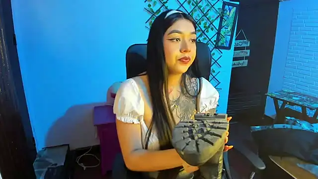 Snapshot of Keyla_Cutte chatting on 10-17-25, 02:48 Keyla Cutte online show from 10-17-25, 02:48