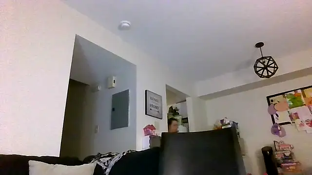Snapshot of thedevinemama chatting on 05-04-26, 01:34 thedevinemama online show from 05-04-26, 01:34