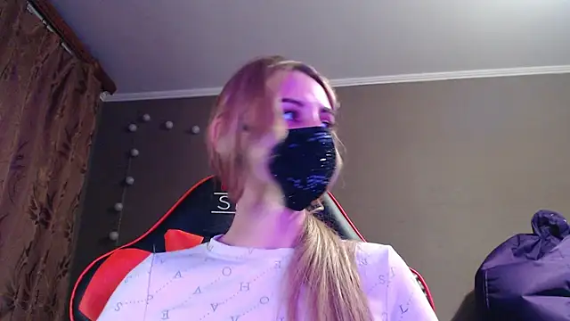 Iris lave online show from 10-23-25, 03:33