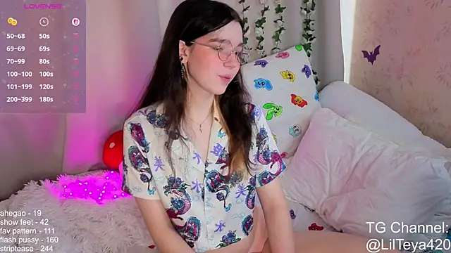 Snapshot of little_Teya chatting on 10-03-25, 10:45 little Teya online show from 10-03-25, 10:45