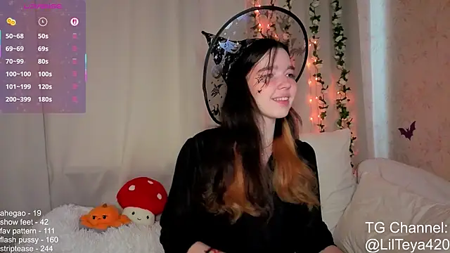 Snapshot of little_Teya chatting on 10-15-25, 10:26 little Teya online show from 10-15-25, 10:26