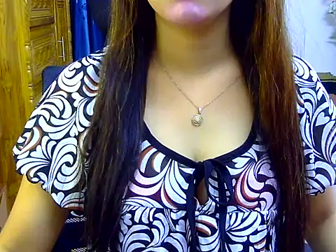 Snapshot of Obonti_2000 chatting on 10-13-25, 04:40 Obonti 2000 online show from 10-13-25, 04:40