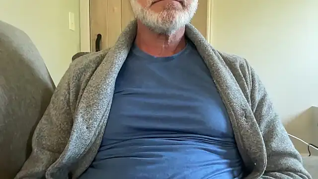 Snapshot of braselton06 chatting on 10-13-25, 04:29 braselton06 online show from 10-13-25, 04:29