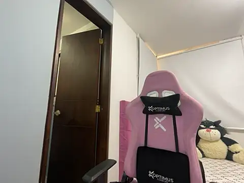 lucy grey25 online show from 09-23-25, 02:20