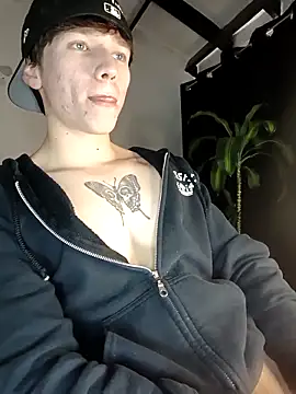 Snapshot of Logan_sixxer chatting on 11-23-25, 09:14 Logan sixxer online show from 11-23-25, 09:14