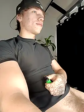 Snapshot of Logan_sixxer chatting on 11-28-25, 03:36 Logan sixxer online show from 11-28-25, 03:36