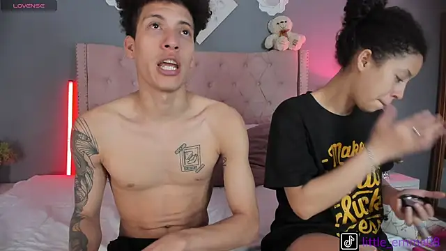 Snapshot of Joe_And_Emma chatting on 10-13-25, 05:40 Joe And Emma online show from 10-13-25, 05:40