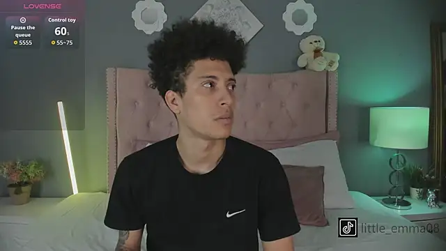 Snapshot of Joe_And_Emma chatting on 10-18-25, 10:21 Joe And Emma online show from 10-18-25, 10:21