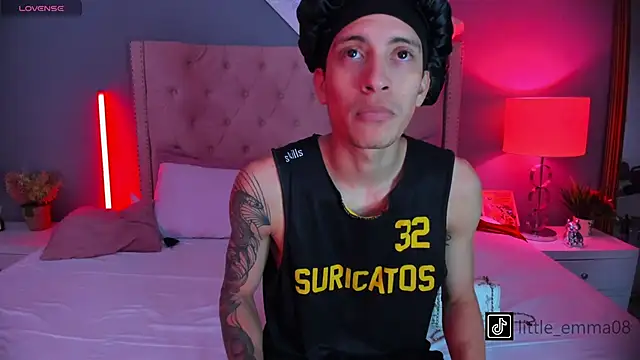 Snapshot of Joe_And_Emma chatting on 10-22-25, 09:36 Joe And Emma online show from 10-22-25, 09:36