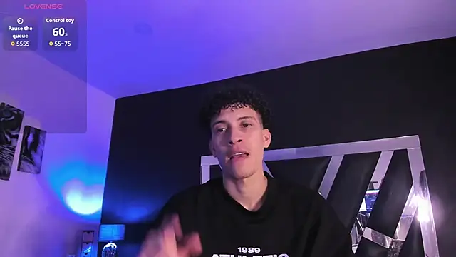 Snapshot of Joe_And_Emma chatting on 10-24-25, 11:34 Joe And Emma online show from 10-24-25, 11:34