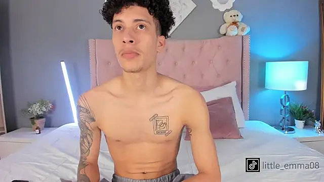 Snapshot of Joe_And_Emma chatting on 10-30-25, 09:15 Joe And Emma online show from 10-30-25, 09:15