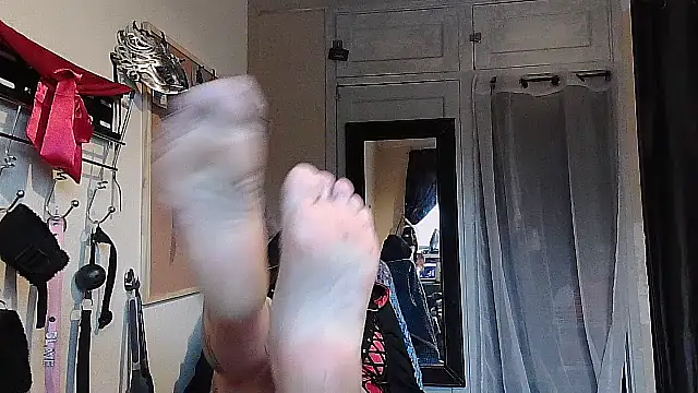 Mistress-Ivy51 online show from 10-11-25, 06:45