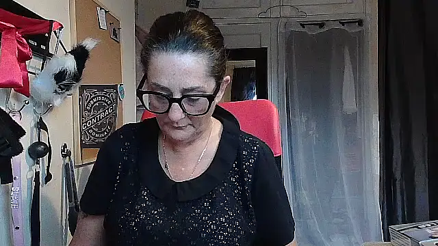 Mistress-Ivy51 online show from 10-19-25, 07:42