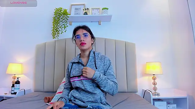 Rachel Donnelly online show from 10-09-25, 04:32