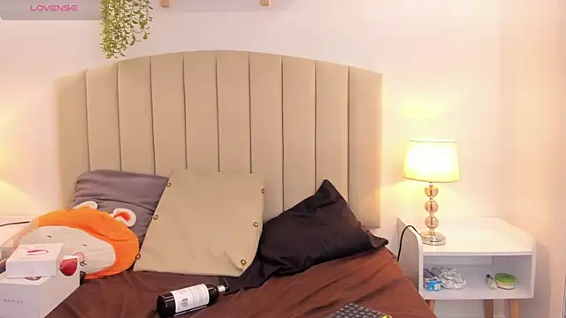 Rachel Donnelly online show from 10-11-25, 04:01