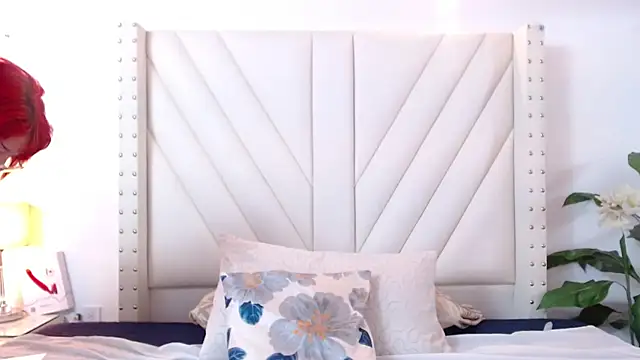 Snapshot of Ronnetemalbec chatting on 12-18-25, 12:44 Ronnetemalbec online show from 12-18-25, 12:44