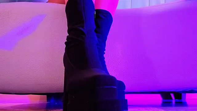 Molly Evens Ky online show from 09-27-25, 01:38