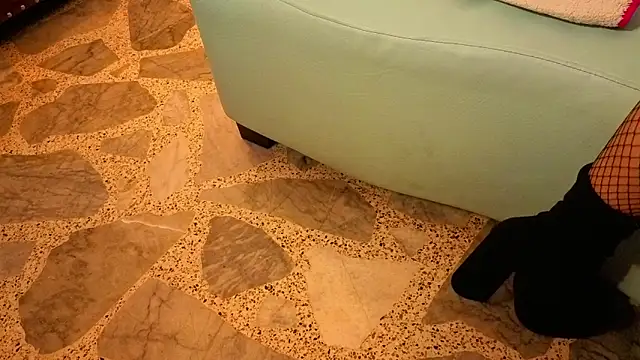 Molly Evens Ky online show from 10-21-25, 01:23