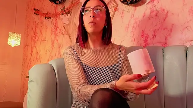 Molly Evens Ky online show from 10-28-25, 04:09