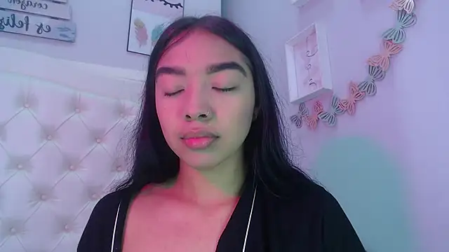 Snapshot of pocahontamoon chatting on 09-23-25, 01:25 pocahontamoon online show from 09-23-25, 01:25