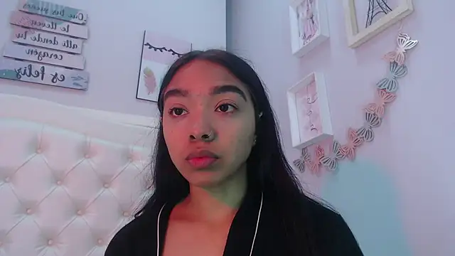 Snapshot of pocahontamoon chatting on 09-24-25, 01:14 pocahontamoon online show from 09-24-25, 01:14