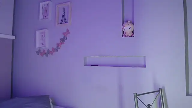 Snapshot of pocahontamoon chatting on 10-18-25, 04:19 pocahontamoon online show from 10-18-25, 04:19