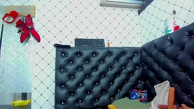 Snapshot of EMMA_SANTANA chatting on 10-11-25, 07:45 EMMA SANTANA online show from 10-11-25, 07:45