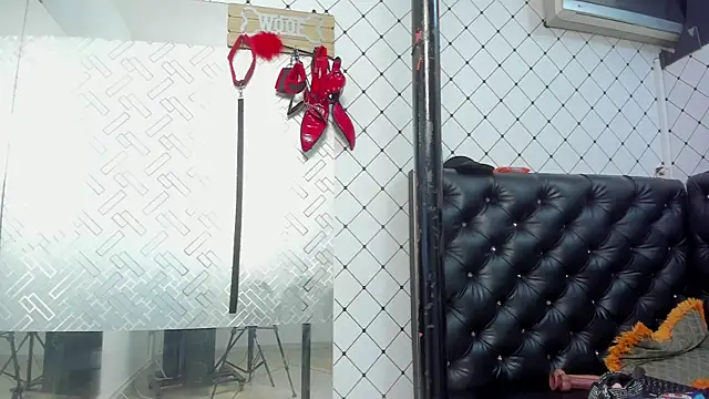 Snapshot of EMMA_SANTANA chatting on 10-23-25, 07:23 EMMA SANTANA online show from 10-23-25, 07:23