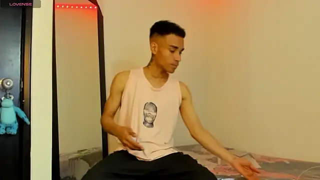 Snapshot of kenan_2601 chatting on 10-17-25, 12:01 kenan 2601 online show from 10-17-25, 12:01