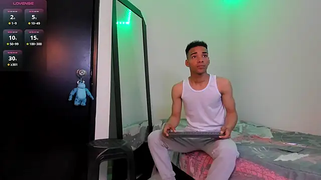 Snapshot of kenan_2601 chatting on 10-17-25, 11:07 kenan 2601 online show from 10-17-25, 11:07