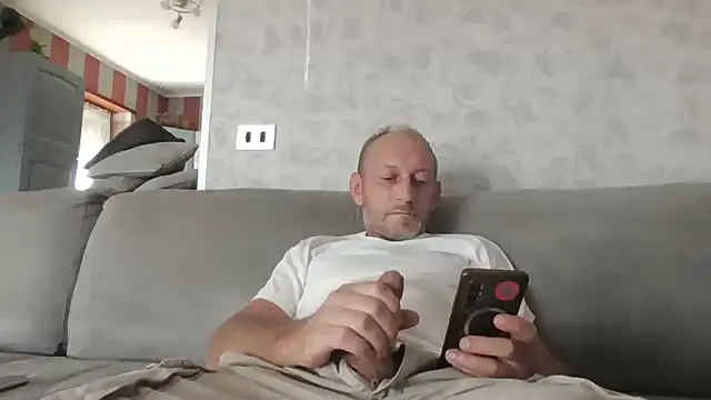 cazzoweb online show from 09-23-25, 01:58