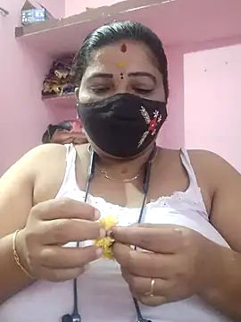 Snapshot of lathikaqueentamil chatting on 10-12-25, 05:06 lathikaqueentamil online show from 10-12-25, 05:06