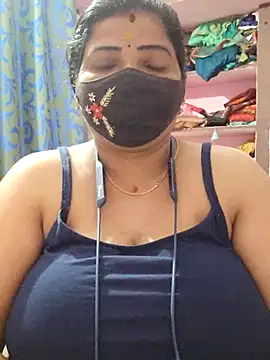 Snapshot of lathikaqueentamil chatting on 10-13-25, 07:47 lathikaqueentamil online show from 10-13-25, 07:47