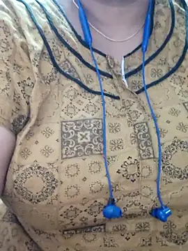 Snapshot of lathikaqueentamil chatting on 11-05-25, 02:11 lathikaqueentamil online show from 11-05-25, 02:11