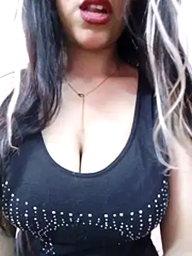 Snapshot of Princessa05 chatting on 05-02-26, 12:32 Princessa05 online show from 05-02-26, 12:32
