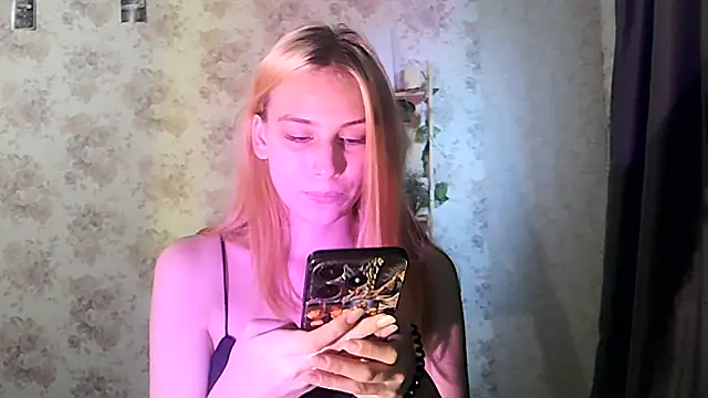 ClaireLaSweet online show from 10-04-25, 03:48