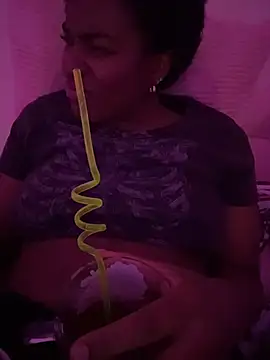 Snapshot of Tu_GataLinda chatting on 10-26-25, 03:45 Tu GataLinda online show from 10-26-25, 03:45