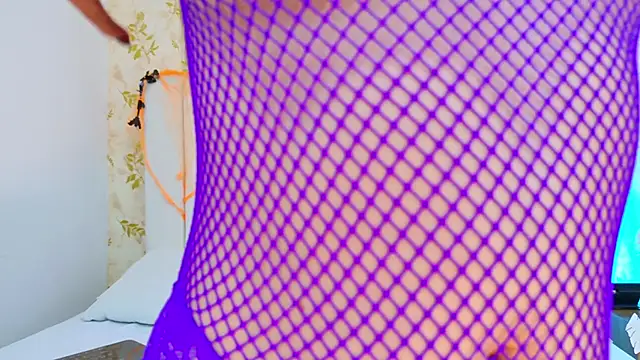 Snapshot of AmbherBlake chatting on 10-31-25, 03:18 AmbherBlake online show from 10-31-25, 03:18