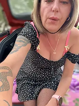 Snapshot of Milena-MilfaXXX chatting on 09-27-25, 03:22 Milena-MilfaXXX online show from 09-27-25, 03:22