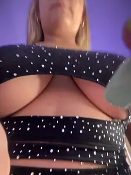 Snapshot of ChannelConnor_ chatting on 09-19-25, 02:18 ChannelConnor online show from 09-19-25, 02:18