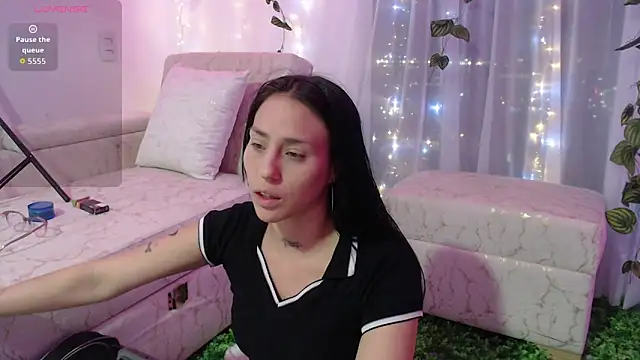 Snapshot of MELANISHAW chatting on 09-26-25, 02:26 MELANISHAW online show from 09-26-25, 02:26