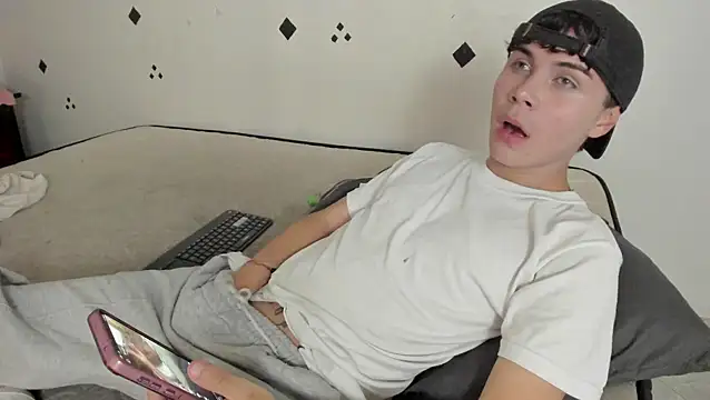 crushnier1 online show from 10-21-25, 08:42