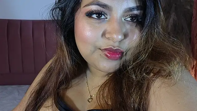 Snapshot of Hela_Collins chatting on 10-17-25, 04:48 Hela Collins online show from 10-17-25, 04:48