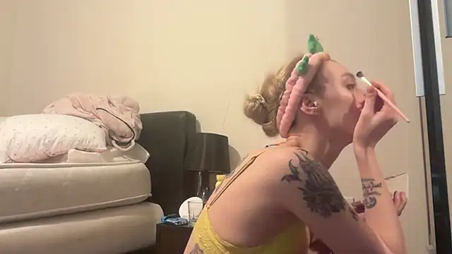 Snapshot of harleyblair chatting on 09-12-25, 06:19 harleyblair online show from 09-12-25, 06:19