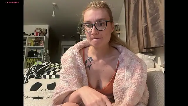 Snapshot of harleyblair chatting on 09-17-25, 10:00 harleyblair online show from 09-17-25, 10:00