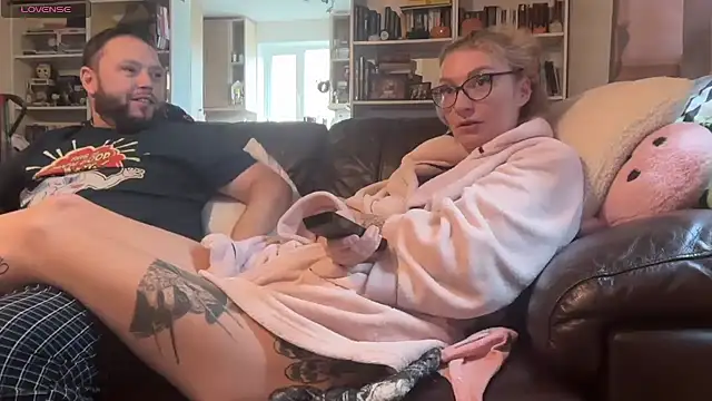 Snapshot of harleyblair chatting on 10-23-25, 01:32 harleyblair online show from 10-23-25, 01:32