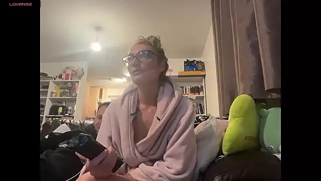 Snapshot of harleyblair chatting on 10-27-25, 11:09 harleyblair online show from 10-27-25, 11:09