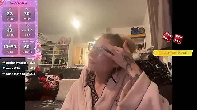 Snapshot of harleyblair chatting on 10-29-25, 11:06 harleyblair online show from 10-29-25, 11:06