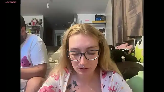 Snapshot of harleyblair chatting on 11-03-25, 11:37 harleyblair online show from 11-03-25, 11:37